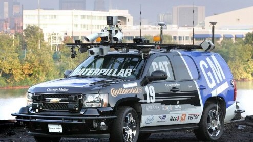 Tijdens de Consumer Electronics Show demonstreerde General Motors een onbemande Chevrolet Tahoe die in november vorig jaar zonder bestuurder en dankzij het gebruik van elektronica met succes een traje