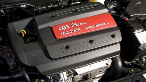 Alfa Romeo kondigt een nieuwe turbobenzinemotor aan met directe injectie. Begin 2013 loopt deze 1.8 liter viercilinder met 300 pk van de band in het Italiaanse Pratola Serra.