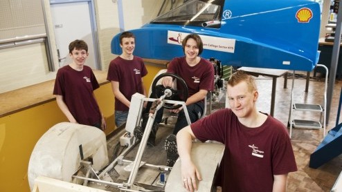 De kickoff van de Shell Eco-Marathon is een feit. In mei van dit jaar jaar staat onze eigen havenstad Rotterdam centraal in de 28e editie van de Europese zuinigheidswedstrijd. Ons land doet mee met 17