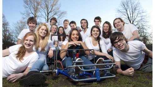 De kickoff van de Shell Eco-Marathon is een feit. In mei van dit jaar jaar staat onze eigen havenstad Rotterdam centraal in de 28e editie van de Europese zuinigheidswedstrijd. Ons land doet mee met 17