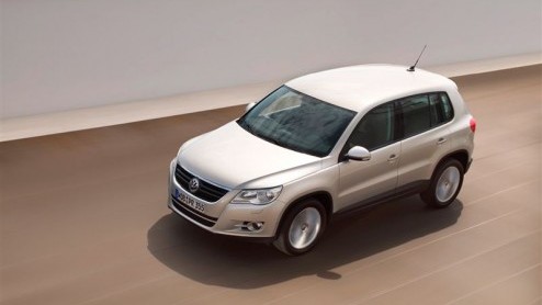 Het motorpalet van de Volkswagen Tiguan wordt per direct uitgebreid. Deze nieuwe midi SUV  die overigens niet aan te slepen is - wordt nu ook worden geleverd met krachtiger benzine- en dieselmotoren.