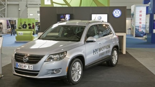 Na Audi heeft nu ook Volkswagen hun toekomstvisie omtrent milieuvriendelijke aandrijfsystemen aan het publiek bekendgemaakt. Het merk gooit zes modellen in de strijd. Zo presenteert het merk een Tigua