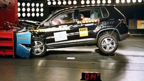 Veiligheidinstituut Euro NCAP heeft de Ford Mondeo, Volkswagen Tiguan en Hyundai i30 een crashtest laten ondergaan. Goed nieuws voor de eerste twee, ze behalen een 5-sterren score. De Hyundai i30 kwam