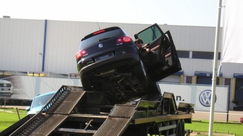 Afgelopen zaterdag hield Pons Automobielhandel een voorpremire van de Volkswagen Tiguan. Natuurlijk hebben wij m al aan de tand gevoeld in de rijimpressie, maar voor de particulieren had het merk e