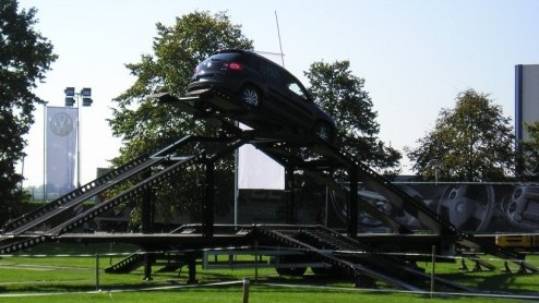 Afgelopen zaterdag hield Pons Automobielhandel een voorpremire van de Volkswagen Tiguan. Natuurlijk hebben wij m al aan de tand gevoeld in de rijimpressie, maar voor de particulieren had het merk e