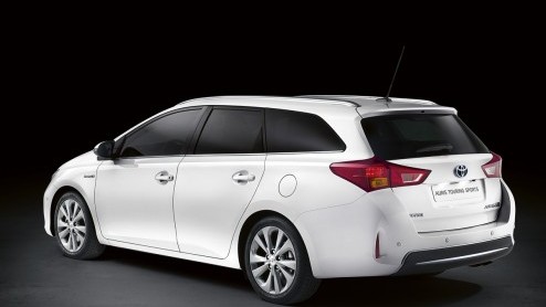 Een Auris station, die kenden we nog niet. Toyota pakt het meteen goed aan en gaat de Auris Touring Sports straks niet alleen met een keur aan benzine- en dieselmotoren leveren, maar ook als Full Hybr