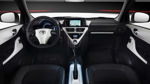 Toyota neemt wederom een elektrische iQ mee naar de beurs. De iQ EV in kwestie, die op de Autosalon van Parijs debuteert, heeft echter het productiestadium bereikt.