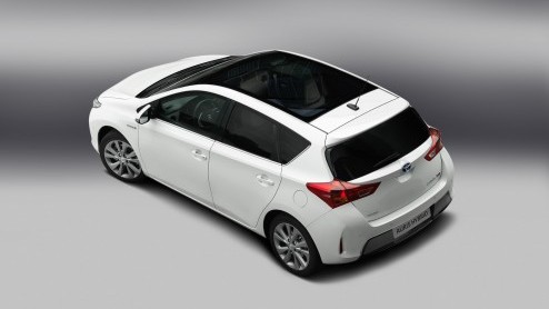 Op eigen initiatief geeft Toyota de eerste officile beelden vrij van de nieuwe Auris. De nieuwste generatie beleeft (ook als hybride) zijn debuut op de Autosalon in Parijs op 27 september en let op; 
