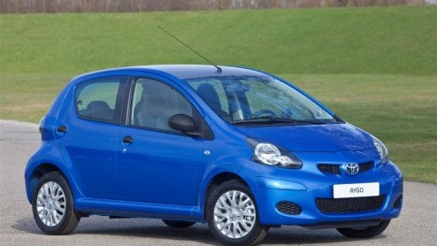 Toyota houdt de Aygo fris en fruitig. De n van de best verkopende autos in ons land is er nu ook als Aygo Now met een scherpe prijs en de luxe Aygo Green Navigator met ingebouwde navigatie.