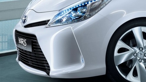 Toyota maakt zich op voor twee nieuwe hybridemodellen. Niet alleen kunnen we aftellen naar de Prius+ MPV met zeven zitplaatsen, ook ziet de nieuwe Yaris met hybride-aandrijflijn als studiemodel het li