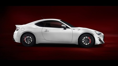 Toyota introduceert de GT86 met racy TRD-onderdelen.
