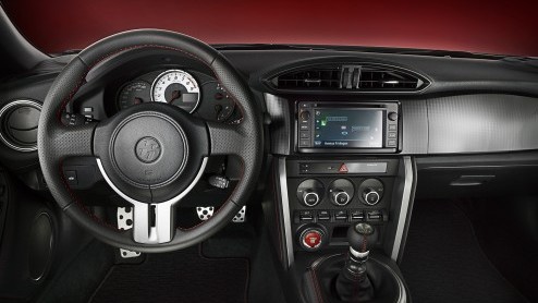Toyota introduceert de GT86 met racy TRD-onderdelen.