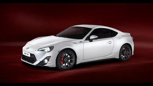 Toyota introduceert de GT86 met racy TRD-onderdelen.