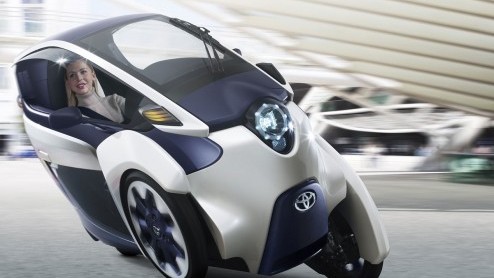 Toyota toont op de Autosalon van Genve deze i-Road concept, een studiemodel naar een elektrische driewieler met ruimte voor twee personen.