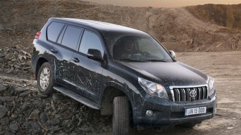 Hij was aanvankelijk bedoeld als militair voertuig maar groeide uit tot een icoon van de terreinwagens; de Toyota Land Cruiser. Hij vindt zijn oorsprong precies zestig jaar geleden, dus tijd voor een 