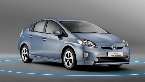 Toyota helpt Prius Plug-in Hybrid rijders zoveel mogelijk elektrisch te kunnen rijden. Iedereen die een plug-in Prius koopt krijgt thuis een oplaadpunt. Twee zelfs. Voor nop.