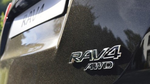 De Toyota RAV4 2.0 D-4D was tot nu toe alleen verkrijgbaar met voorwielaandrijving. Toyota ziet echter ook kansen voor deze 2.0 diesel met vierwielaandrijving.