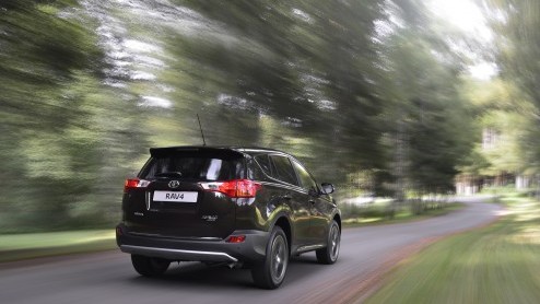 De Toyota RAV4 2.0 D-4D was tot nu toe alleen verkrijgbaar met voorwielaandrijving. Toyota ziet echter ook kansen voor deze 2.0 diesel met vierwielaandrijving.