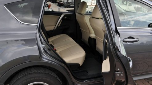 Autotest Toyota RAV4 2.0 D-4D F. De RAV4 markeert het begin van het compacte SUV-tijdperk. Houdt Toyota stand met de vierde generatie RAV4 in deze overvolle vijver? Is de RAV4 nog steeds trendsetter?