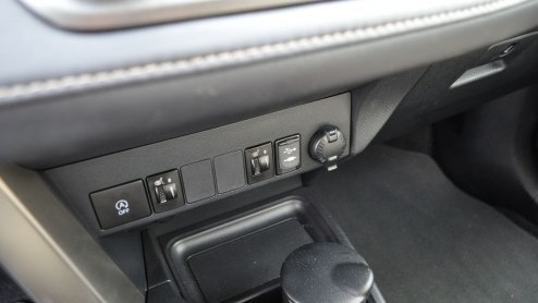 Autotest Toyota RAV4 2.0 D-4D F. De RAV4 markeert het begin van het compacte SUV-tijdperk. Houdt Toyota stand met de vierde generatie RAV4 in deze overvolle vijver? Is de RAV4 nog steeds trendsetter?