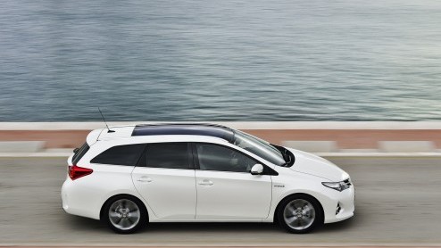 Toyota heeft de productielijn opgestart van de Auris Touring Sports in de fabriek in het Engelse Burnaston. Medio juli verschijnt de station bij de dealer.