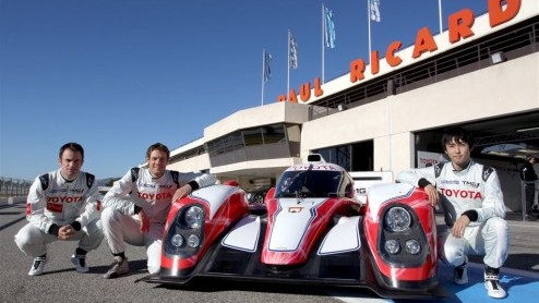 Toyota neemt in juni met twee raceautos deel aan de hoogste klasse van de 24 uur van Le Mans: de LMP1. Het spectaculaire duo werd aangekondigd bij de presentatie van de TS030 HYBRID; de eerste Full H