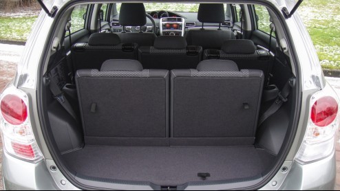 Autotest Toyota Verso 1.8 VVTi CVT in relatie tot de Prius Wagon
