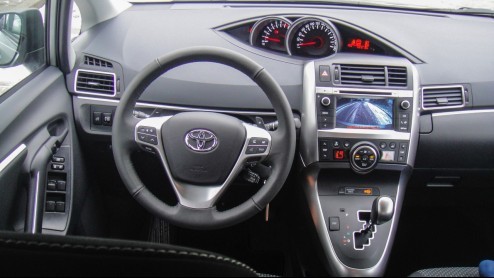 Autotest Toyota Verso 1.8 VVTi CVT in relatie tot de Prius Wagon