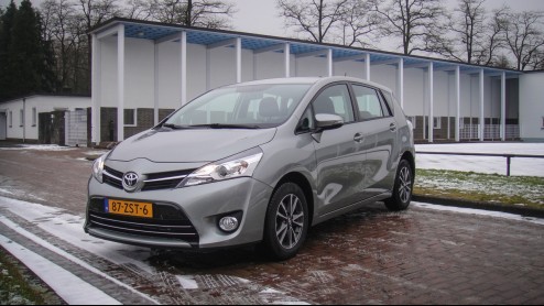 Autotest Toyota Verso 1.8 VVTi CVT in relatie tot de Prius Wagon