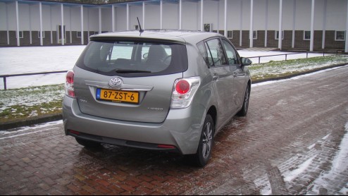 Autotest Toyota Verso 1.8 VVTi CVT in relatie tot de Prius Wagon