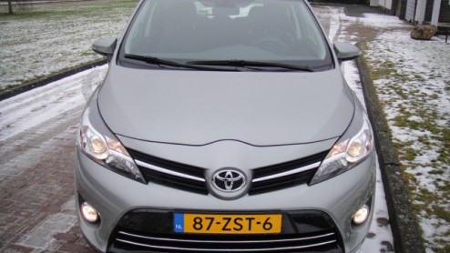 Autotest Toyota Verso 1.8 VVTi CVT in relatie tot de Prius Wagon