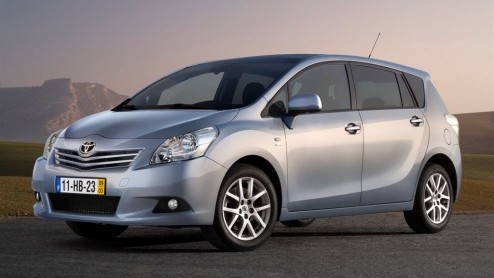 Wie een Toyota Verso of Avensis koopt, krijgt van Toyota gratis een Multidrive CVT automatische transmissie ter waarde van 2000 euro. De automaat is te koppelen aan een 1.8 of 2.0 liter benzineversies