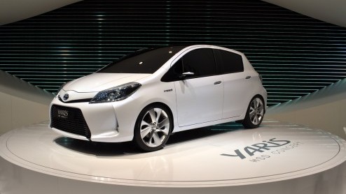 Toyota was er al vroeg bij met hybrides. Sinds de komst van de Prius in 1997 zijn er inmiddels drie miljoen Toyota-hybrides verkocht. Veertigduizend daarvan zijn er in Nederland afgeleverd; 90% Toyota