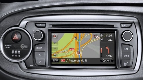 De nieuwe Toyota Yaris is groter, ruimer, lichter en dynamischer. Maar ook zuiniger, goedkoper en wegenbelastingvrij. Vanaf oktober staat hij in de showroom vanaf 10.990 euro. Volgend jaar volgt er oo