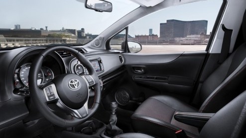 Toyota heeft de eerste fotos van de nieuwe Yaris de wereld rond gestuurd. De nieuweling komt vanaf het vierde kwartaal naar ons land, maar kan al medio juli worden besteld. Van de nieuwe Yaris komt o