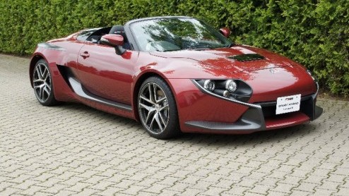 Toyota komt weer eens sportief uit de hoek. De Japanners onthullen de nieuwe GRMN Sports Hybrid Concept II; een dakloze snelheidsduivel met middenmotor! En een groen randje.