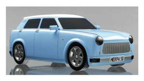 Wie kent de Trabant niet? Je vindt het wat of je moet er niet aan denken. In Duitsland leeft de Trabant nog steeds, en Modelautofabrikant Herpa springt daar op in en presenteerde op de IAA in Frankfur
