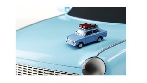 Wie kent de Trabant niet? Je vindt het wat of je moet er niet aan denken. In Duitsland leeft de Trabant nog steeds, en Modelautofabrikant Herpa springt daar op in en presenteerde op de IAA in Frankfur