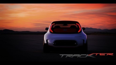 Kia heeft op de Chicago Auto Show de Track'ster onthuld. De concept car is gebaseerd op de Soul maar dan een stuk hipper en sportiever. En met 250 pk onder de kap ook bijzonder goed gemotoriseerd!
