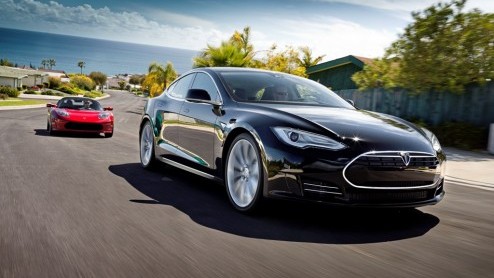 Tesla gaat zijn elektrische autos vanaf volgend jaar vanuit Tilburg in Europa distribueren. Dat zijn het Amerikaanse bedrijf en de Brabantse Ontwikkelings Maatschappij (BOM) overeengekomen.