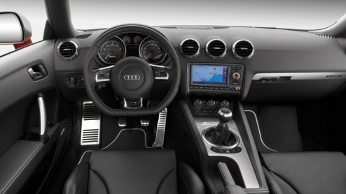 Het leveringsprogramma van de TT wordt  zoals eerder aangekondigd- uitgebreid met de Audi TTS en Audi TT TDI. Een extra opgepepte tweeliter turbomotor en een nieuwe common rail tweeliter turbodiesel