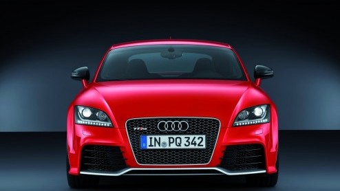 Stilletjes heeft Audi de TT RS Plus aan de prijslijst toegevoegd. Het allersnelste topmodel uit de TT-reeks met meer vermogen en exclusieve details is er vanaf 80.610 euro.
