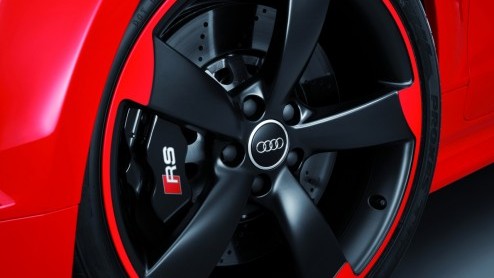 Stilletjes heeft Audi de TT RS Plus aan de prijslijst toegevoegd. Het allersnelste topmodel uit de TT-reeks met meer vermogen en exclusieve details is er vanaf 80.610 euro.