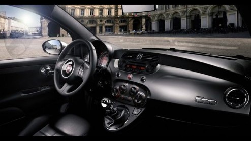 Fiat geeft de potentile 500 TwinAir klant meer keuze en introduceert de TwinAir en TwinAir Plus uitvoering. Beide versies zijn afgeleid van de uitvoering Pop maar nog eens specifiek aangekleed.