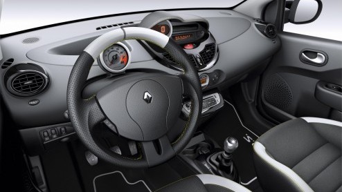 Nu de Twingo door Renault is vernieuwd kunnen we gaan aftellen naar de Twingo R.S. Hij is vanaf volgende maand te bestellen en staat begin april bij de dealer met een prijskaartje dat 19.990 euro verm