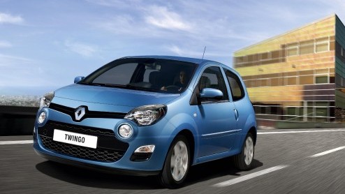 Volgende week staat de vernieuwde Renault Twingo bij de dealer. Met een nieuwe neus, opgefrist interieur en nog zuiniger motoren is de Fransoos klaar voor de komende paar jaar. Prijzen beginnen bij 84