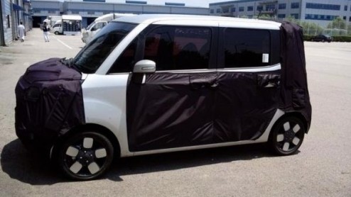 Kia komt binnen drie jaar met twee elektrische auto's op de markt. De eerste - een Picanto-achtige - is gepland voor 2012 bedoeld voor Korea. In 2014 doet een broertje van de Soul en Venga wereldwijd 