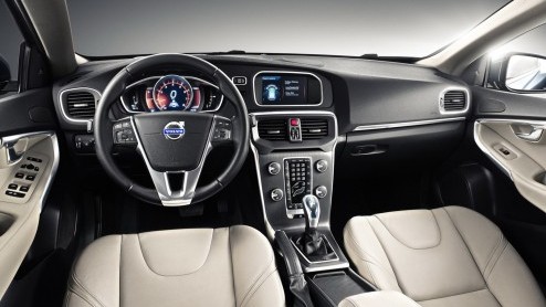 Ook al heeft Volvo er alles aan gedaan om het te voorkomen, tegen het internet is niets opgewassen. De foto's van de nieuwe V40 zijn openbaar en dus kan de hele wereld het eindresultaat nu al bewonder