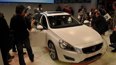 De Autosalon van Genve heeft vandaag zijn deuren voor het grote publiek geopend. AutoVandaag.nl is alvast even een kijkje gaan nemen en we hebben diverse primeurs, bijzondere studiemodellen en aankom