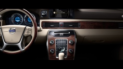 Nu de S60 en V60 bij Volvo zijn vers zijn ingeburgerd laat het merk de S80, V70 en XC70 met hun tijd mee gaan. Het trio krijgt in ieder geval een opgefrist dashboard mee met een nieuwe middentunnel en